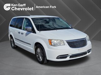 Used 2014 Chrysler Town & Country Touring-L w/ Driver Convenience Group image 1