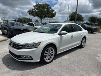Used 2018 Volkswagen Passat 2.0T SEL Premium image 1