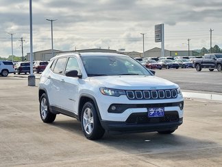 Used 2022 Jeep Compass Latitude image 1