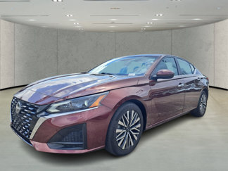 Used 2023 Nissan Altima 2.5 SV image 1