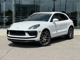 Certified 2023 Porsche Macan image 1