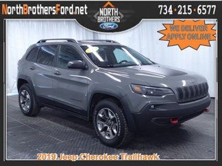Used 2019 Jeep Cherokee Trailhawk image 1