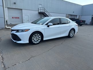 Used 2020 Toyota Camry LE image 1