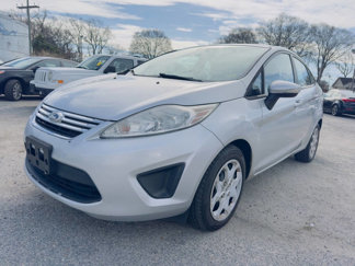 Used 2013 Ford Fiesta SE image 1