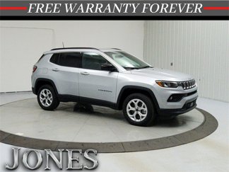 New 2025 Jeep Compass Latitude image 1