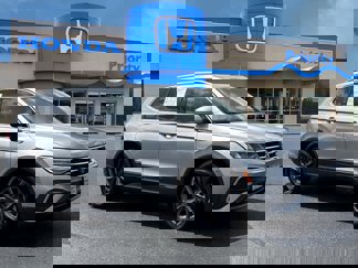 Used 2022 Volkswagen Tiguan SE w/ Panoramic Sunroof Package image 1
