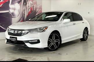 Used 2017 Honda Accord Touring image 1