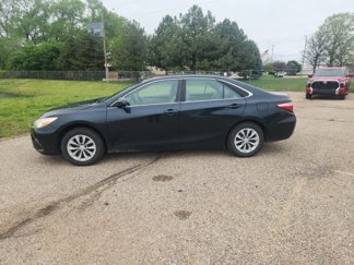 Used 2017 Toyota Camry LE image 1