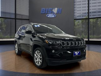 Used 2023 Jeep Compass Latitude image 1