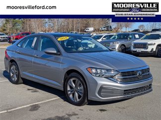 Used 2024 Volkswagen Jetta SE image 1