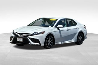 Used 2023 Toyota Camry SE image 1