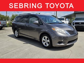 Used 2017 Toyota Sienna LE image 1