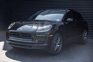 Certified 2025 Porsche Macan image 1
