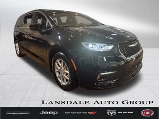 New 2025 Chrysler Pacifica Select image 1