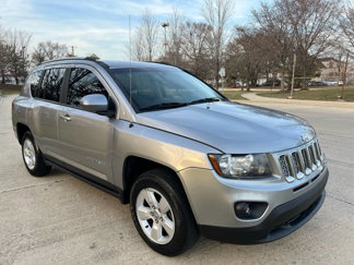 Used 2017 Jeep Compass Latitude image 1