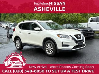 Used 2017 Nissan Rogue SV image 1