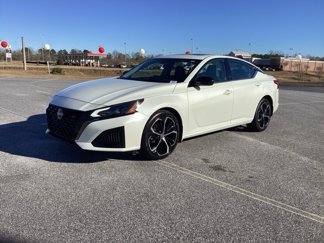 Used 2023 Nissan Altima 2.5 SR w/ SR Premium Package image 1