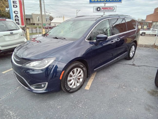 Used 2018 Chrysler Pacifica Touring-L image 1