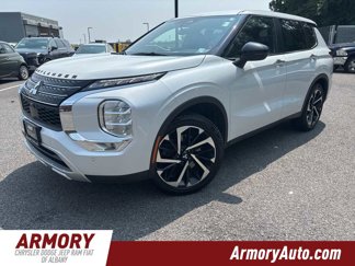 Used 2022 Mitsubishi Outlander SE image 1