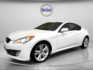 Used 2010 Hyundai Genesis 3.8 image 1
