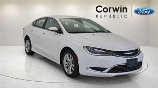 Used 2015 Chrysler 200 Limited image 1