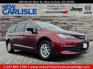 Used 2017 Chrysler Pacifica Touring image 1