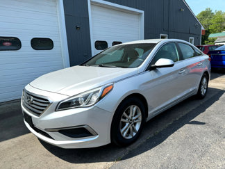 Used 2017 Hyundai Sonata SE image 1