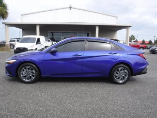 Used 2024 Hyundai Elantra SEL image 1