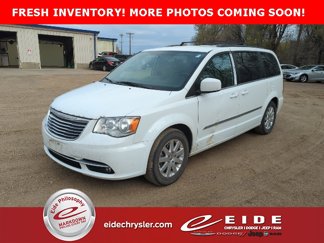 Used 2016 Chrysler Town & Country Touring image 1