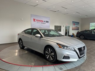 Used 2021 Nissan Altima 2.5 SV w/ SV Premium Package image 1