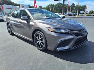 Used 2022 Toyota Camry SE image 1