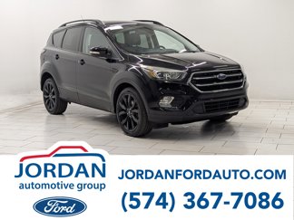 Used 2017 Ford Escape Titanium image 1