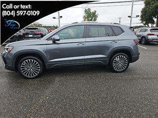 Certified 2025 Volkswagen Taos SE image 1