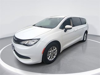 Used 2023 Chrysler Voyager LX image 1