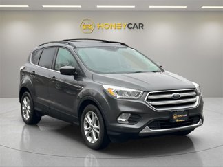 Used 2017 Ford Escape SE w/ Equipment Group 201A image 1