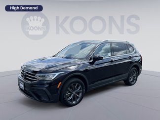 Used 2022 Volkswagen Tiguan SE w/ Panoramic Sunroof Package image 1
