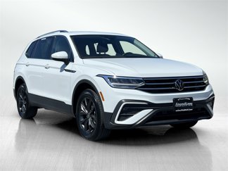Used 2024 Volkswagen Tiguan SE image 1