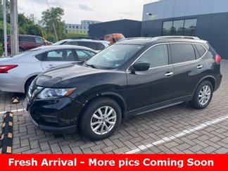 Used 2017 Nissan Rogue SV image 1
