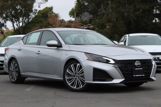 Used 2023 Nissan Altima 2.5 SL image 1