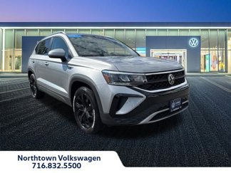 Certified 2022 Volkswagen Taos SE w/ Panoramic Sunroof Package image 1