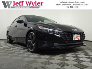 Used 2023 Hyundai Elantra SEL image 1