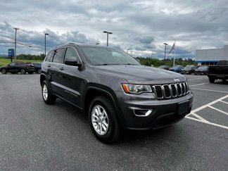 Used 2020 Jeep Grand Cherokee Laredo image 1