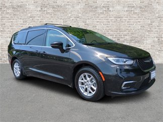 Used 2022 Chrysler Pacifica Touring-L image 1
