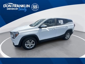 Used 2024 GMC Terrain SLE image 1