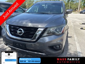 Used 2017 Nissan Pathfinder SV image 1
