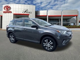 Used 2018 Toyota RAV4 LE image 1