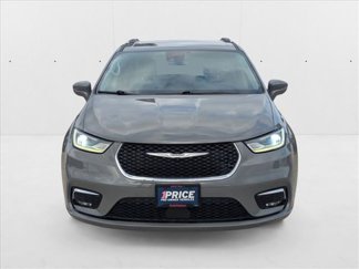 Used 2021 Chrysler Pacifica Touring-L video 2