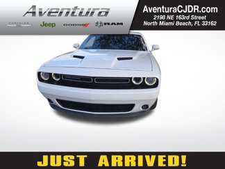 Used 2018 Dodge Challenger SXT image 1