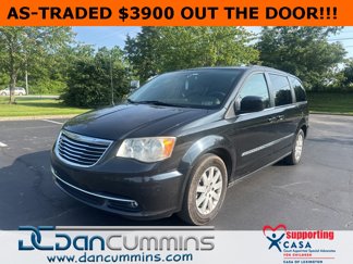 Used 2014 Chrysler Town & Country Touring image 1