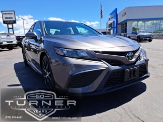 Used 2022 Toyota Camry SE image 1
